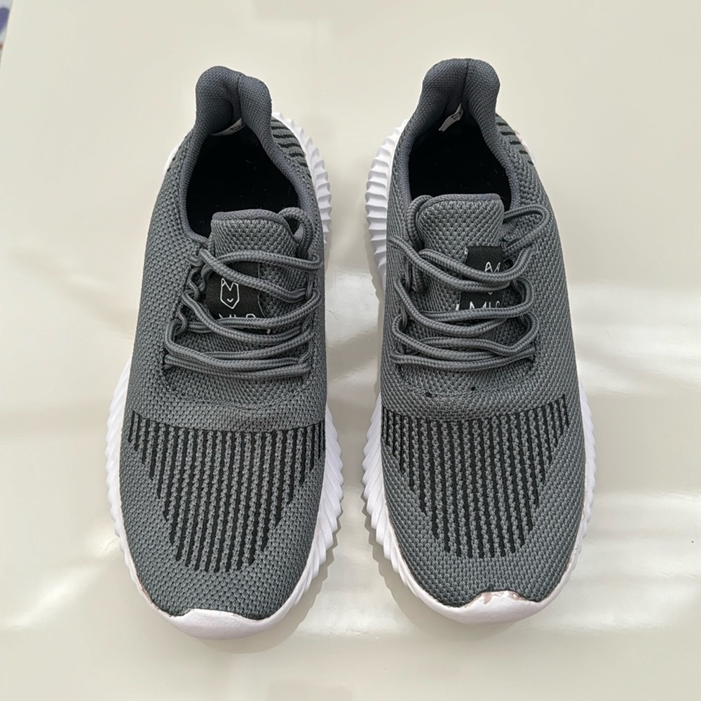 MLO Sneakers (size 37) US 7